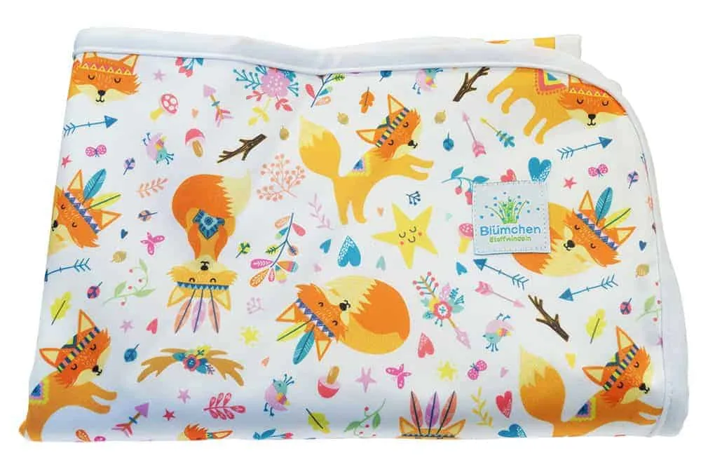 Blümchen Wickelunterlage 48cm x 70cm abwaschbar, wiederverwendbar und für unterwegs