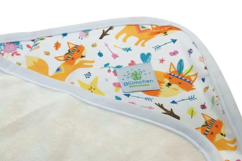 Blümchen Wickelunterlage 48cm x 70cm abwaschbar, wiederverwendbar und für unterwegs – Bild 3