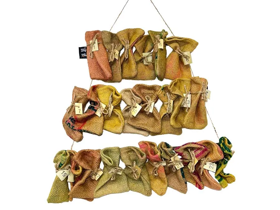 FAIR ZONE Adventskalender, wiederverwendbare Upcycling-Säckchen zum selbst befüllen – Bild 2
