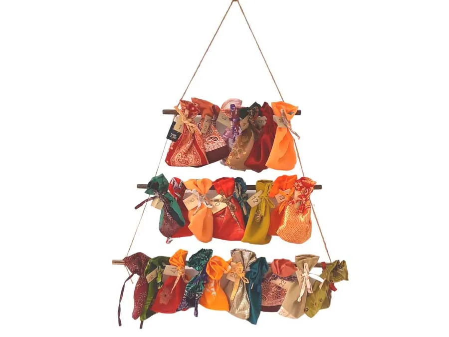 FAIR ZONE Adventskalender, wiederverwendbare Upcycling-Säckchen zum selbst befüllen – Bild 3