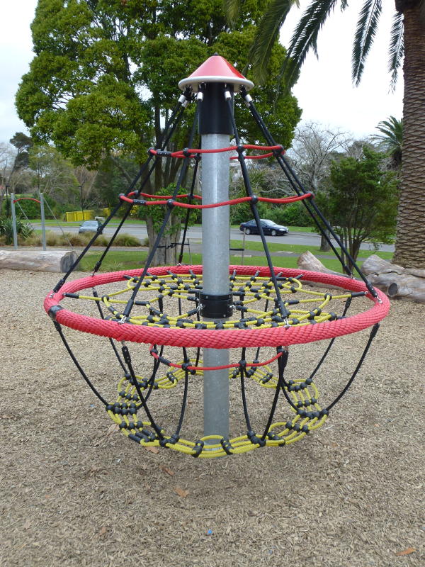 Spielplatzgeräte Wichtelwind Karussell Minikarussell Hally-Gally – Bild 4