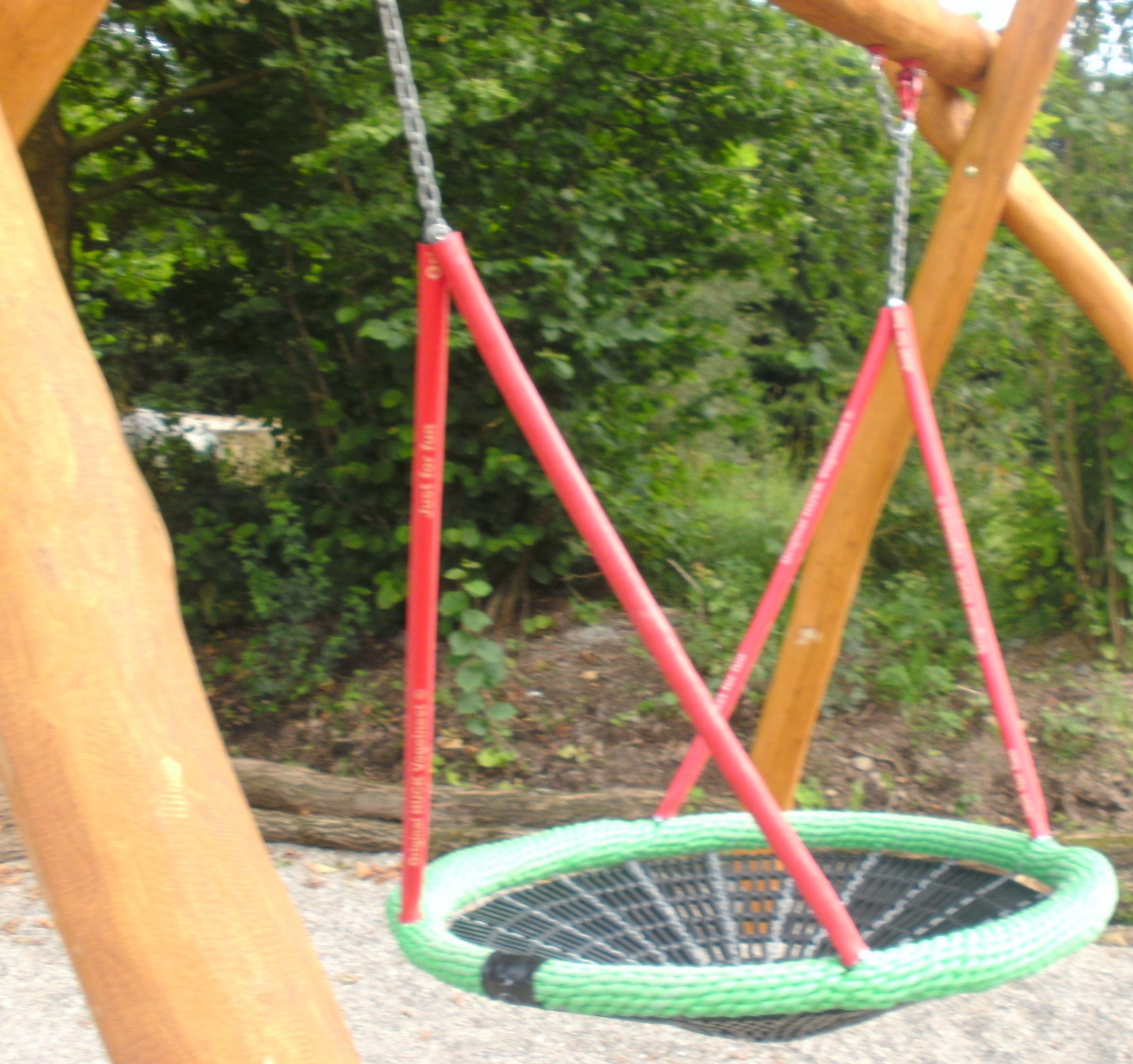 Schaukelgestell Br. 3,80 m mit Vogelnestschaukel 120 cm Robinie Eiche + Pfostenschuhe Nestschaukel farbig allstars – Bild 4