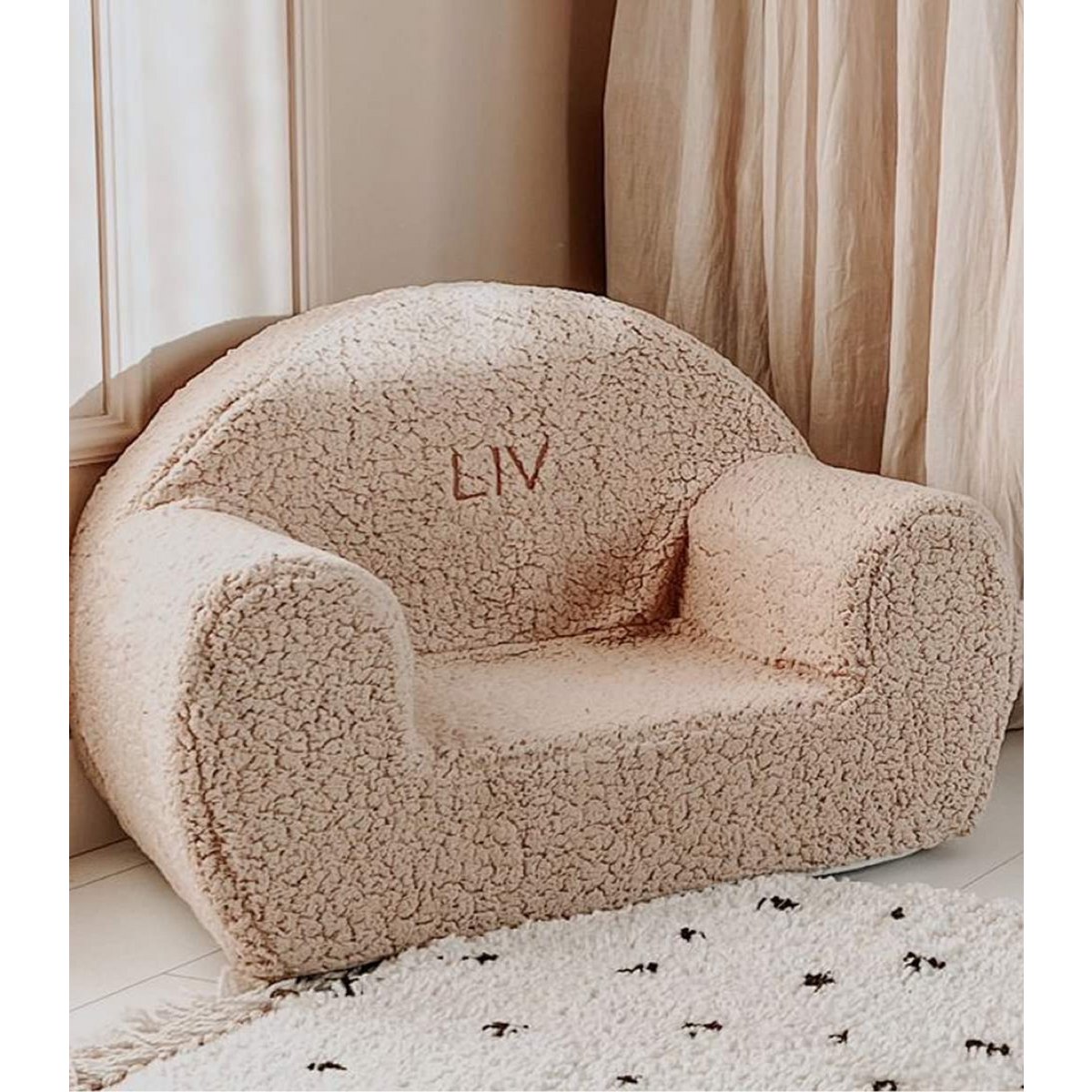 Beiger Teddystuhl – mit gesticktem Namen