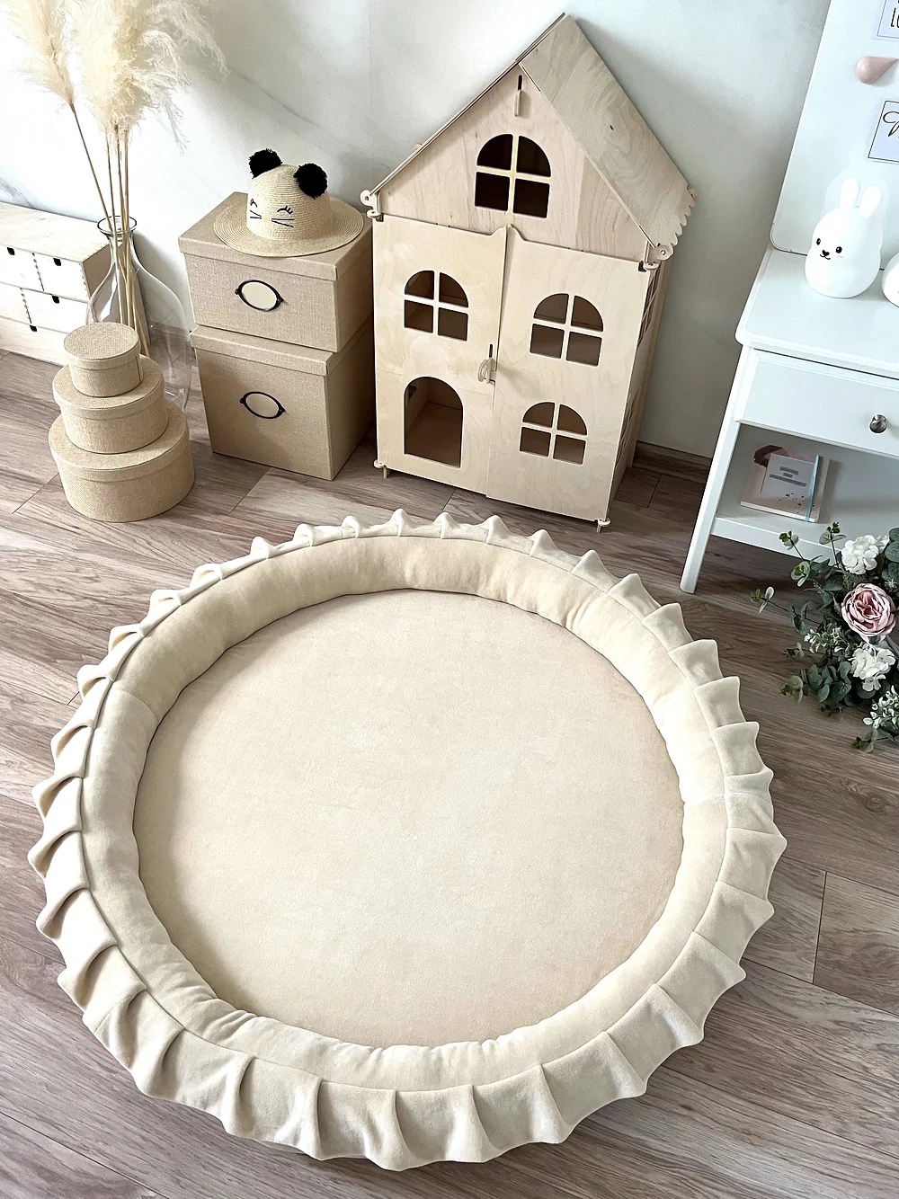 Ecrufarbenes Spielnest aus weichem Samt – MOJE