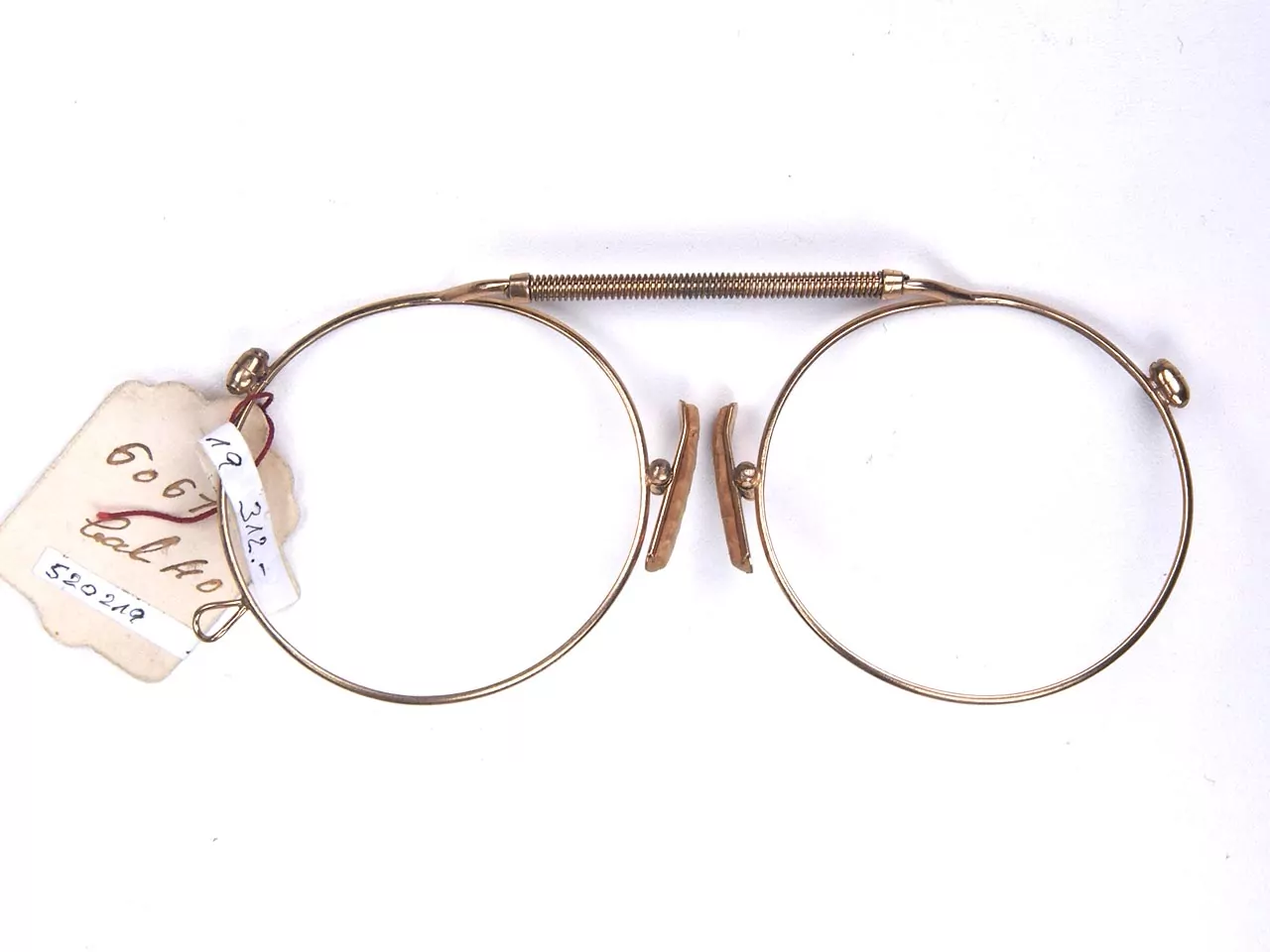 Kneifer, Brillenkneifer, Zwicker, Pincenez aus dem Brillenmuseum Wilke in Hamburg 327718