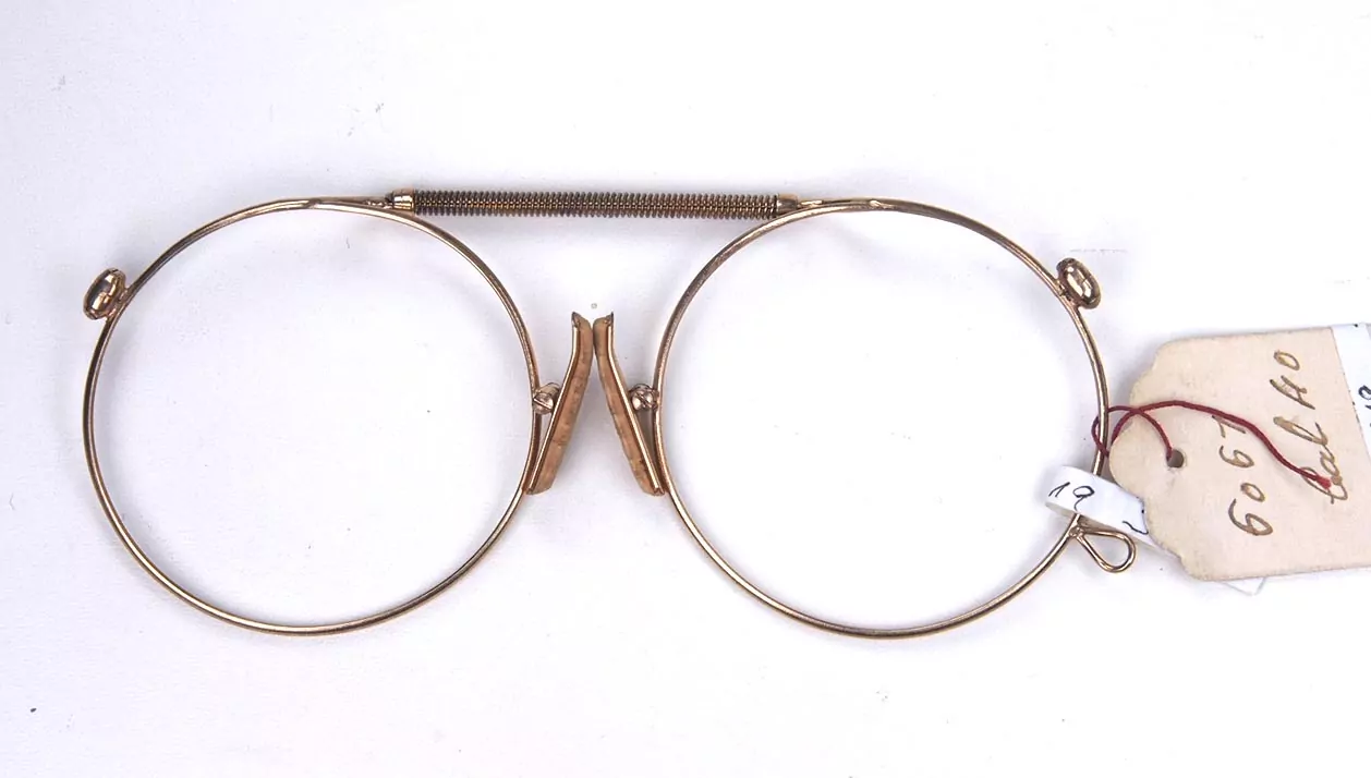 Kneifer, Brillenkneifer, Zwicker, Pincenez aus dem Brillenmuseum Wilke in Hamburg 327718 – Bild 2