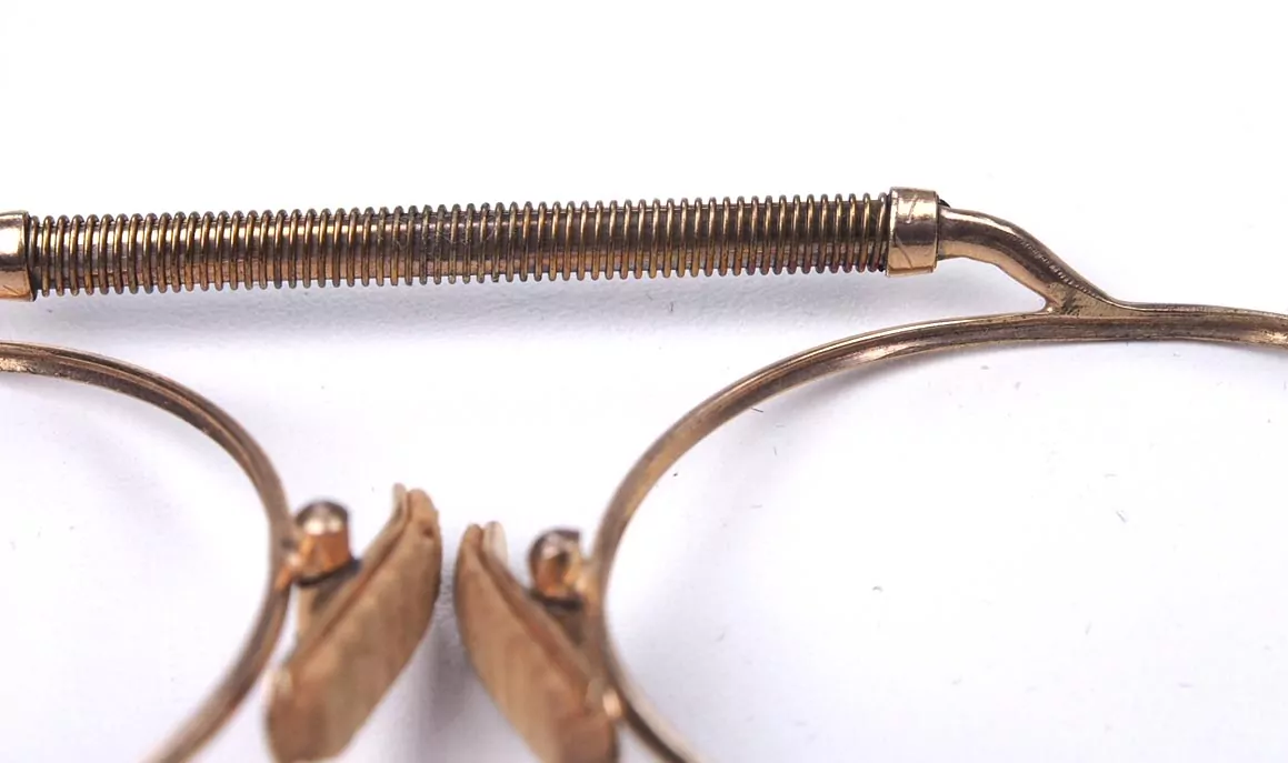 Kneifer, Brillenkneifer, Zwicker, Pincenez aus dem Brillenmuseum Wilke in Hamburg 327718 – Bild 3